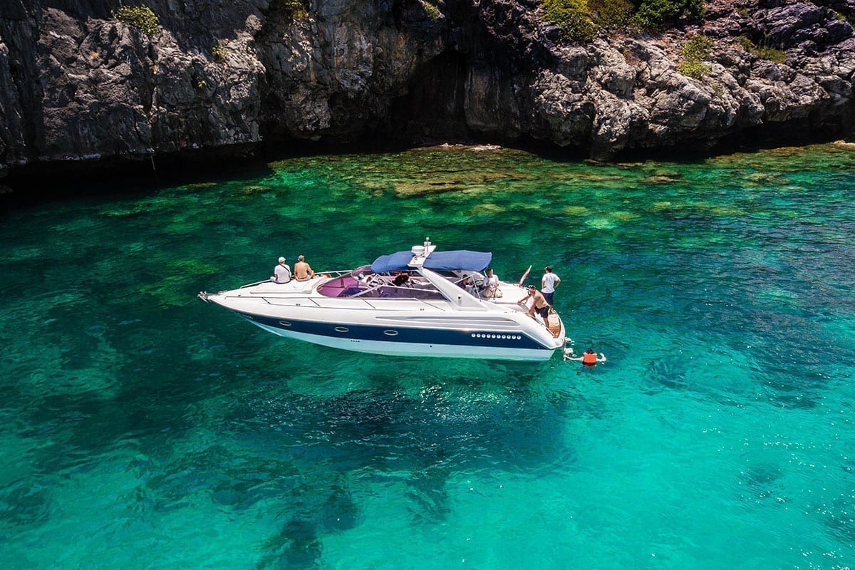 Diving tours with a Sunseeker motor yacht Easy Divers Thailand