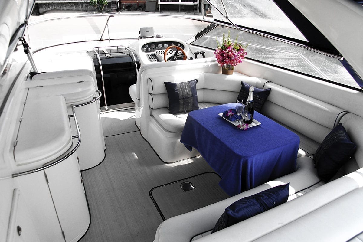 Diving tours with a Sunseeker motor yacht