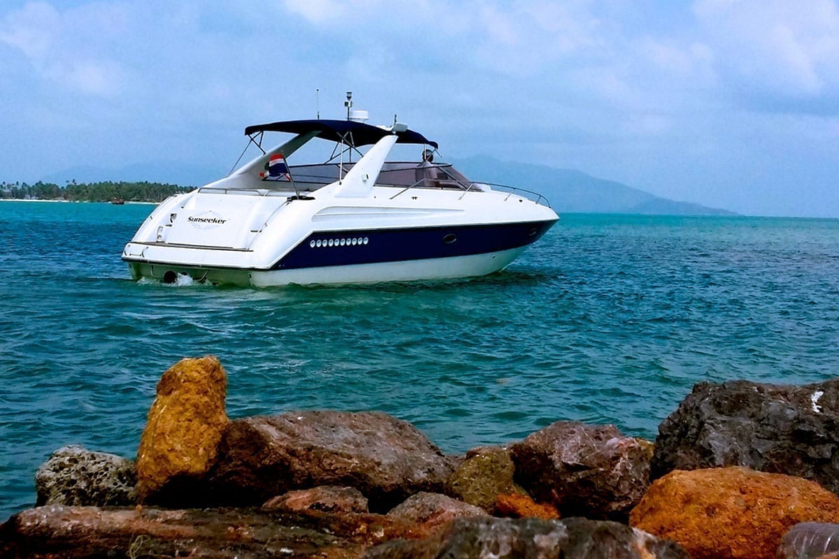 Diving tours with a Sunseeker motor yacht