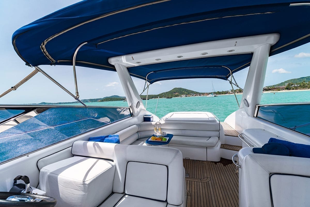 Diving tours with a Sunseeker motor yacht