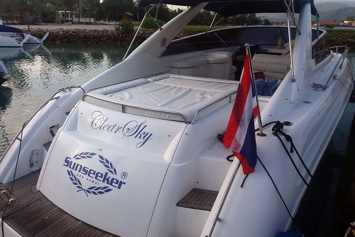Diving tours with a Sunseeker motor yacht