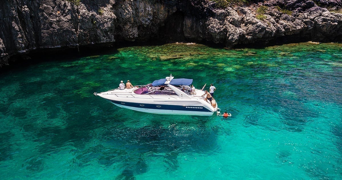 Diving tours with a Sunseeker motor yacht